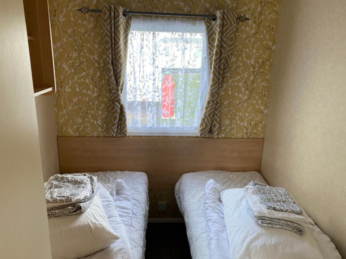 3 Bedroom 8 Berth Standard Basic Caravans With Hot Tub,Mountain Bikes Tattershall Exterior photo