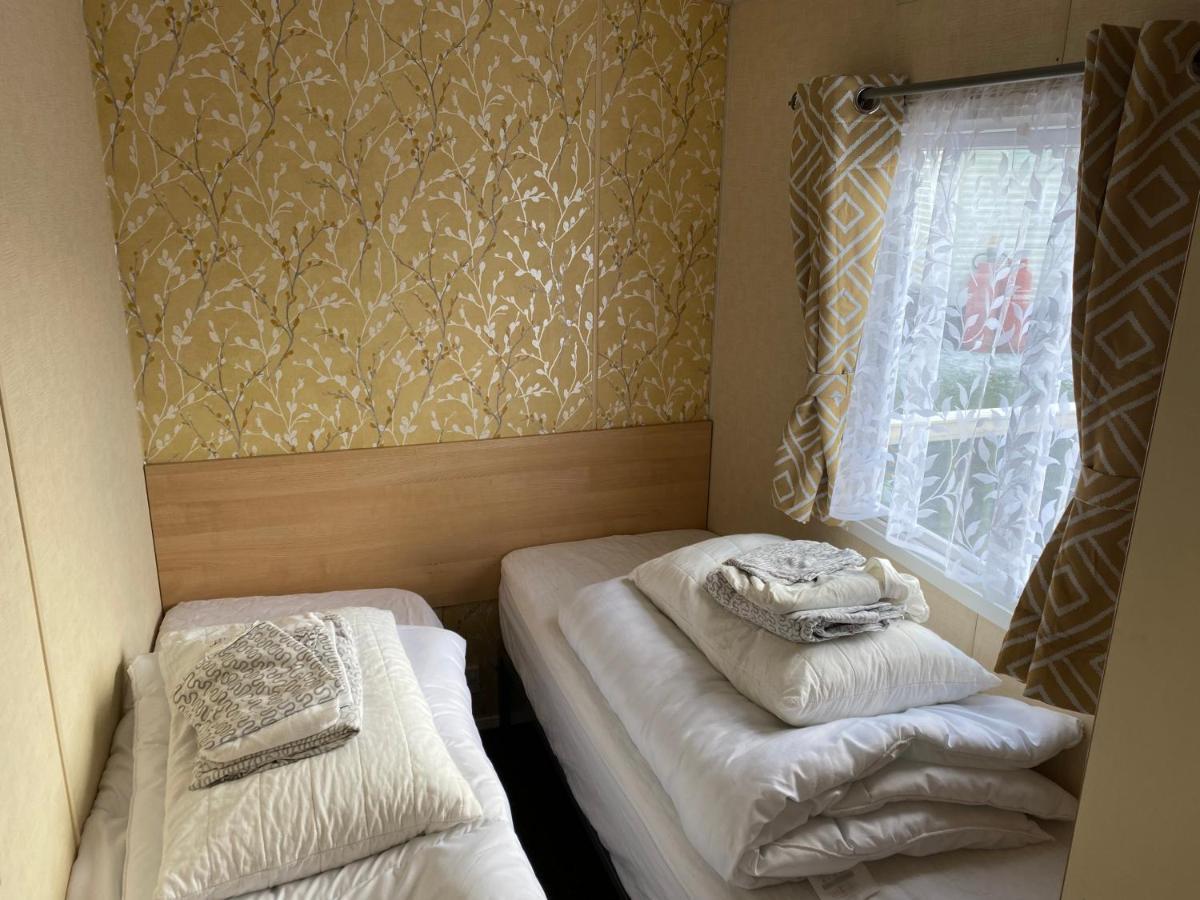3 Bedroom 8 Berth Standard Basic Caravans With Hot Tub,Mountain Bikes Tattershall Exterior photo