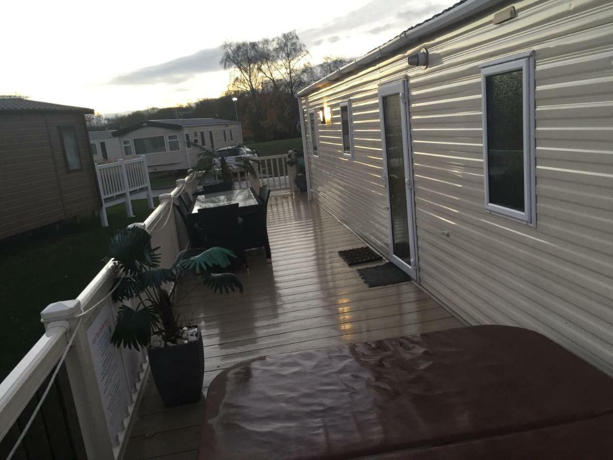 3 Bedroom 8 Berth Standard Basic Caravans With Hot Tub,Mountain Bikes Tattershall Exterior photo